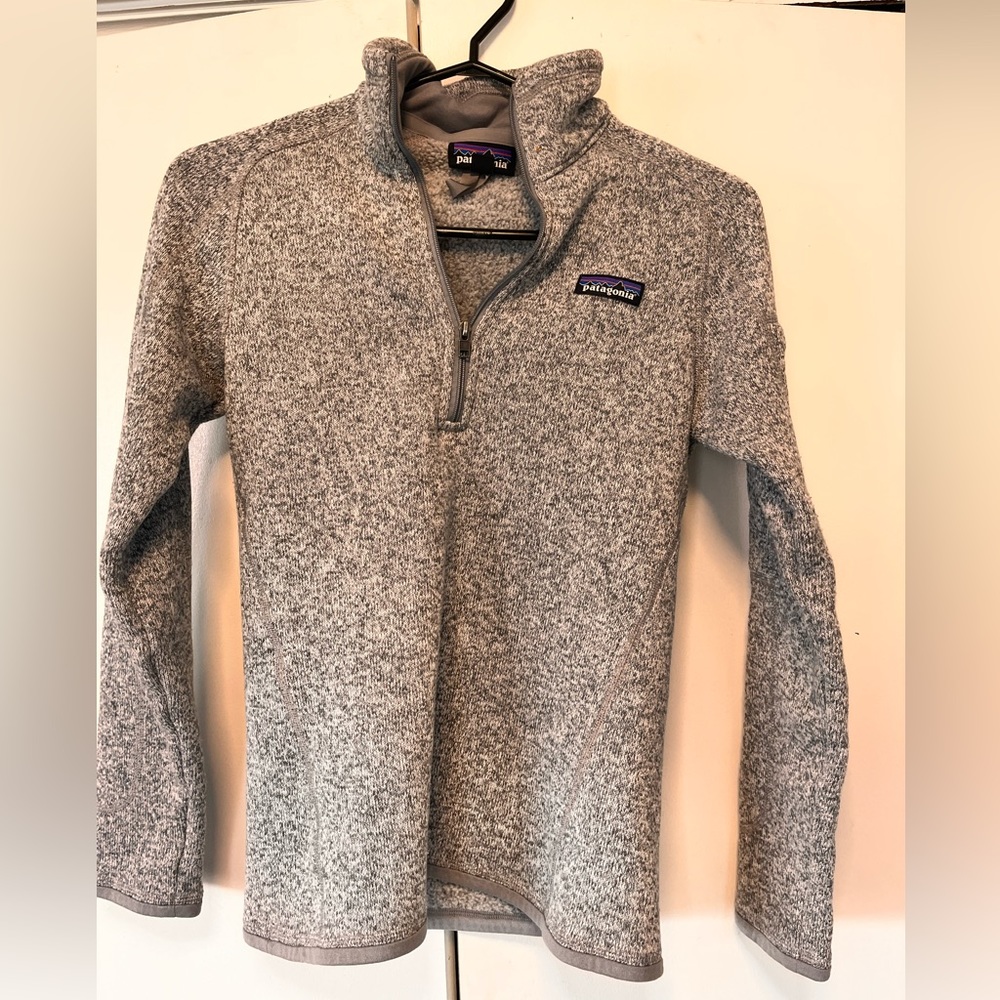 Grey Patagonia half zip size xs